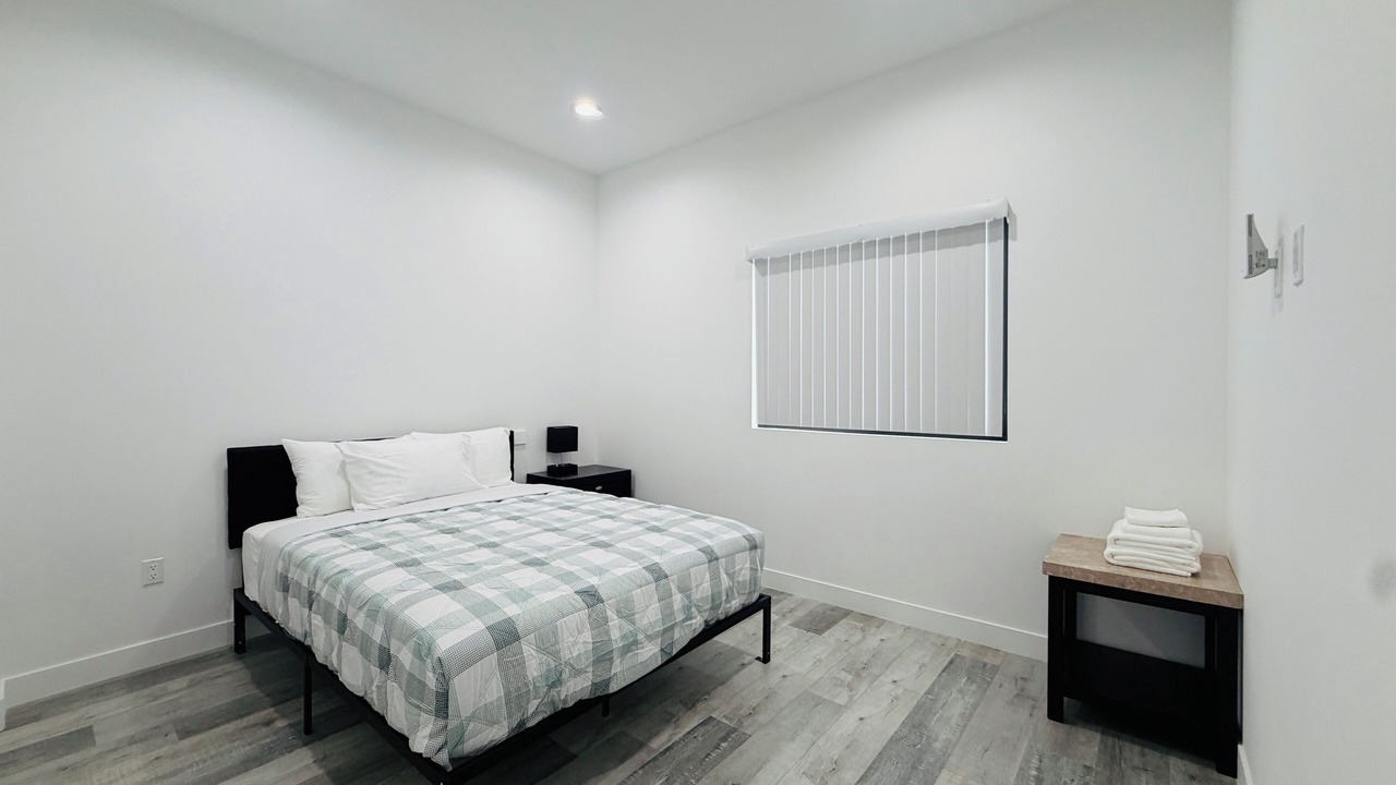 Photo of Bedroom in Midway City