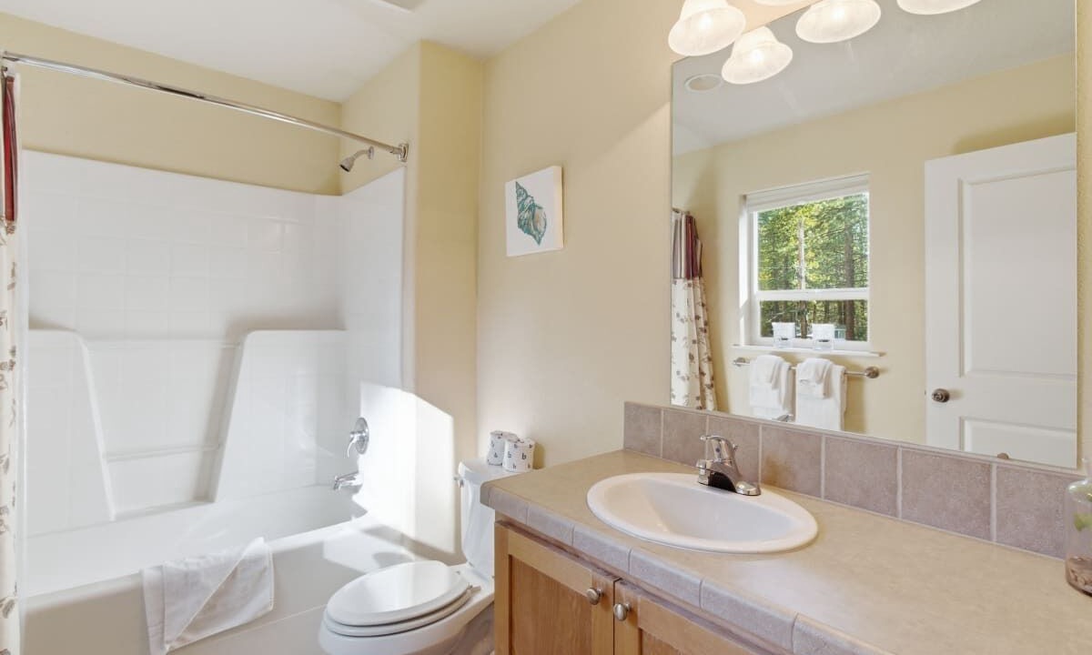 Photo of Bathroom in Bijou Park