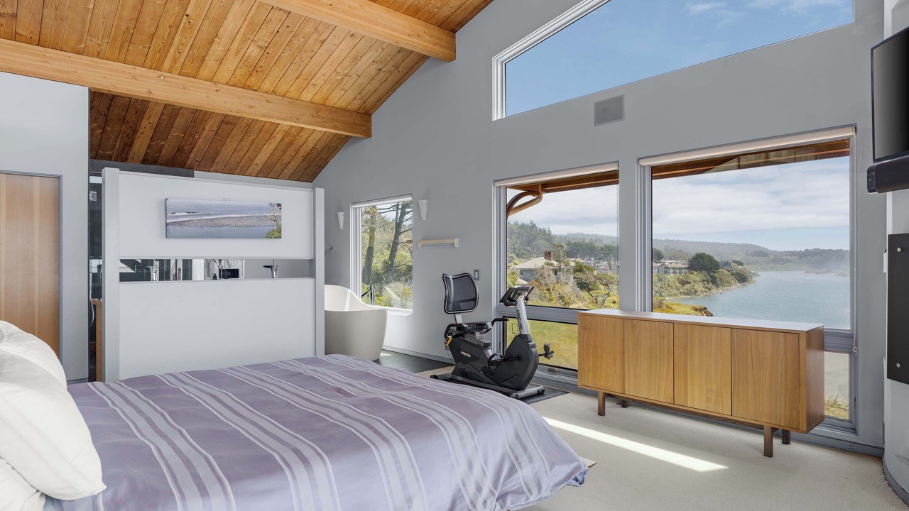 Photo of Bedroom in Gualala