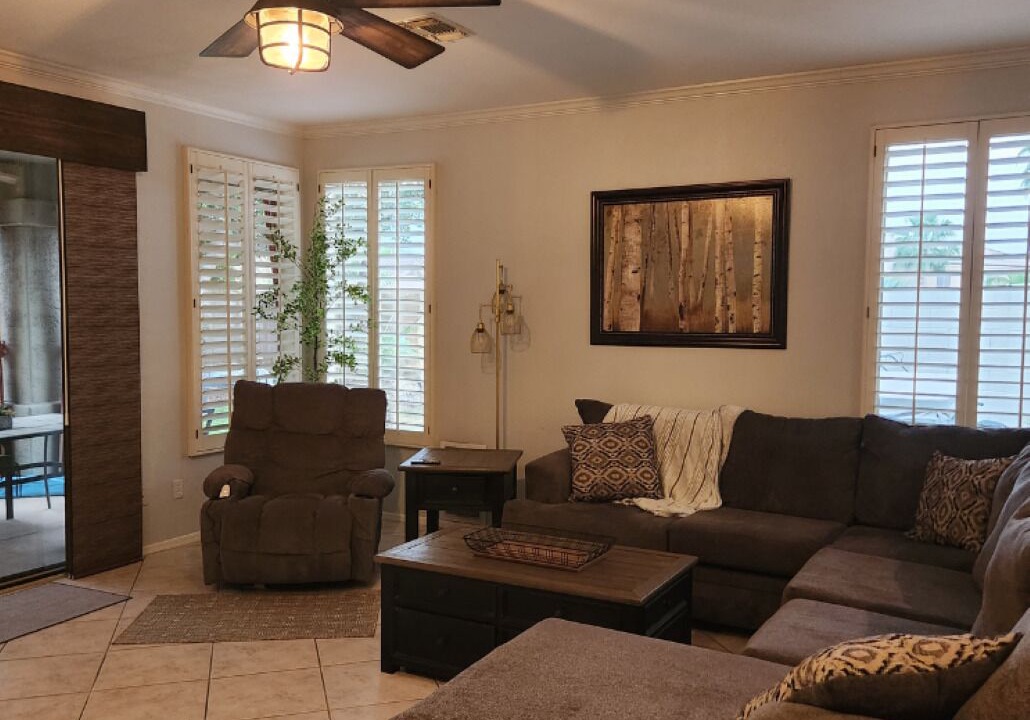 Photo of Livingroom in Foothills Club West