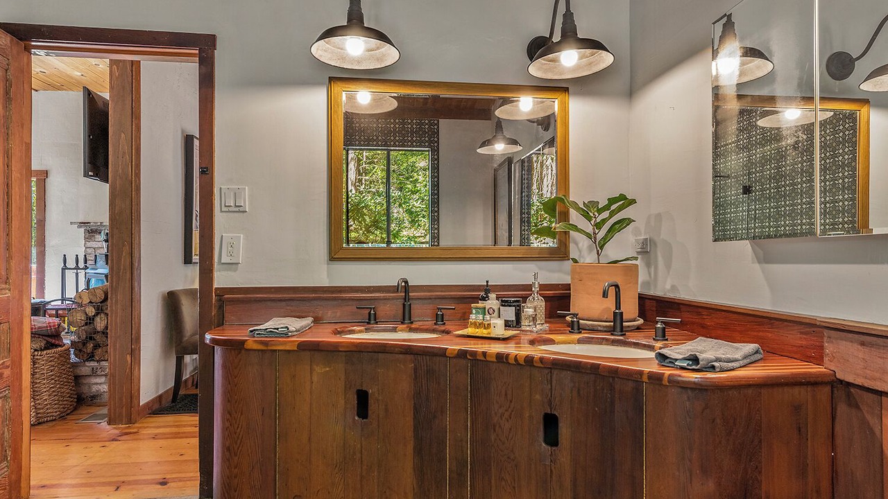 Photo of Bathroom in Occidental