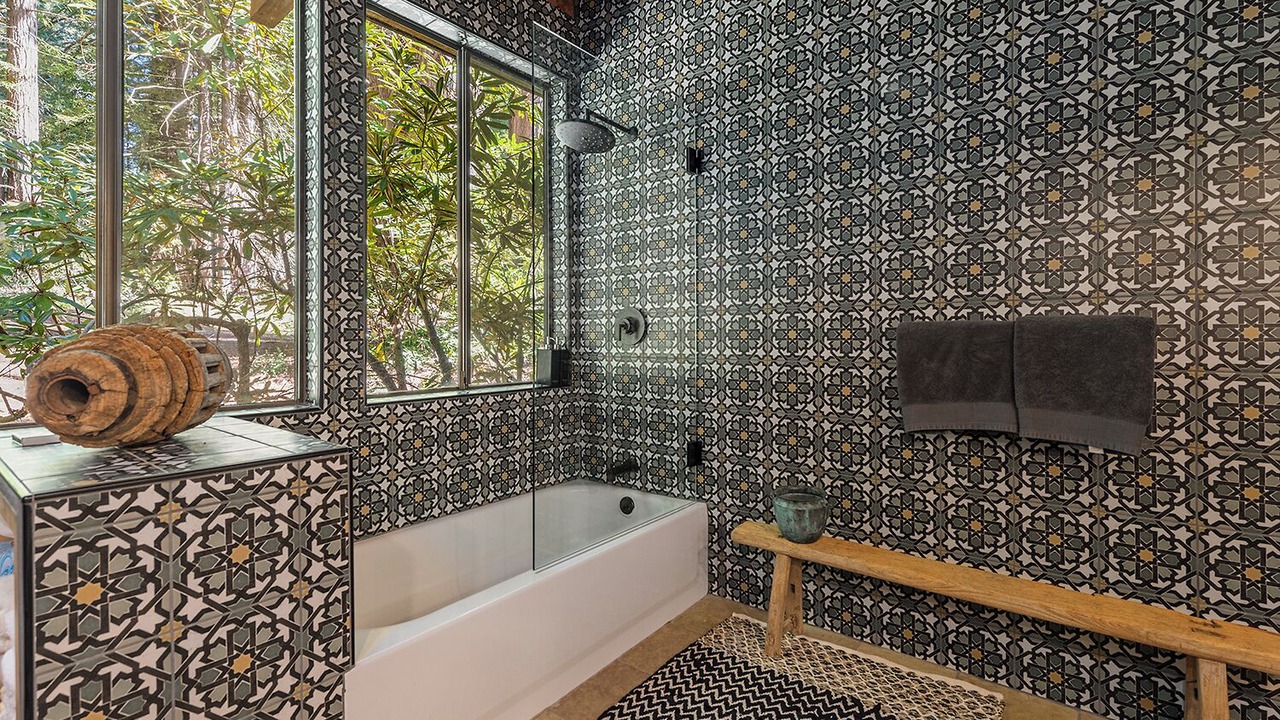 Photo of Bathroom in Occidental