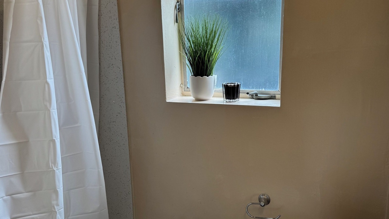 Photo of Bathroom in Upper Telegraph