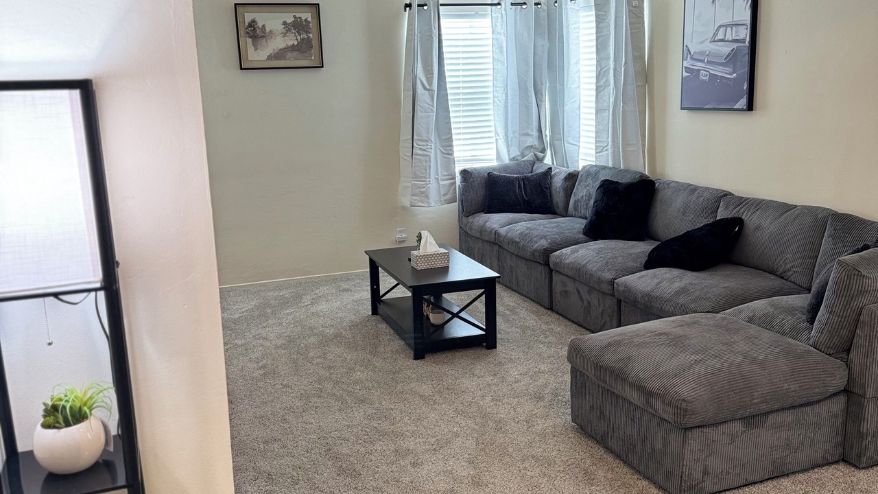 Photo of Livingroom in Upper Telegraph