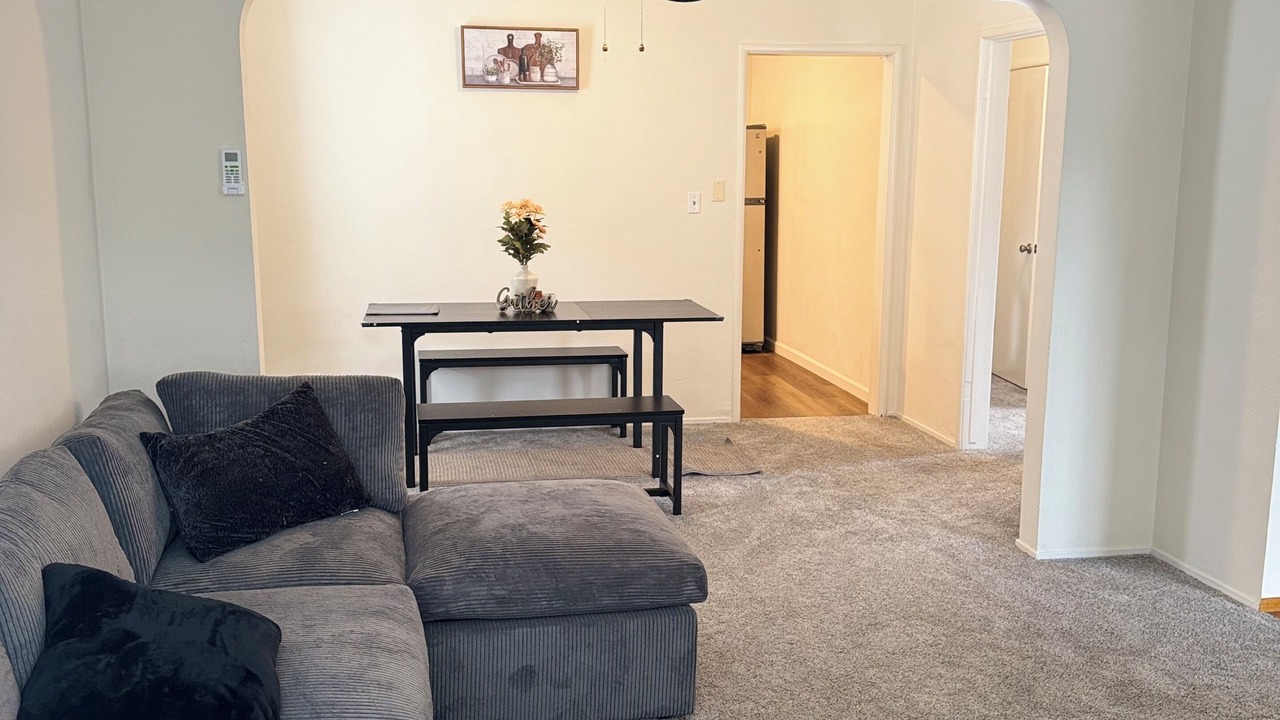 Photo of Livingroom in Upper Telegraph