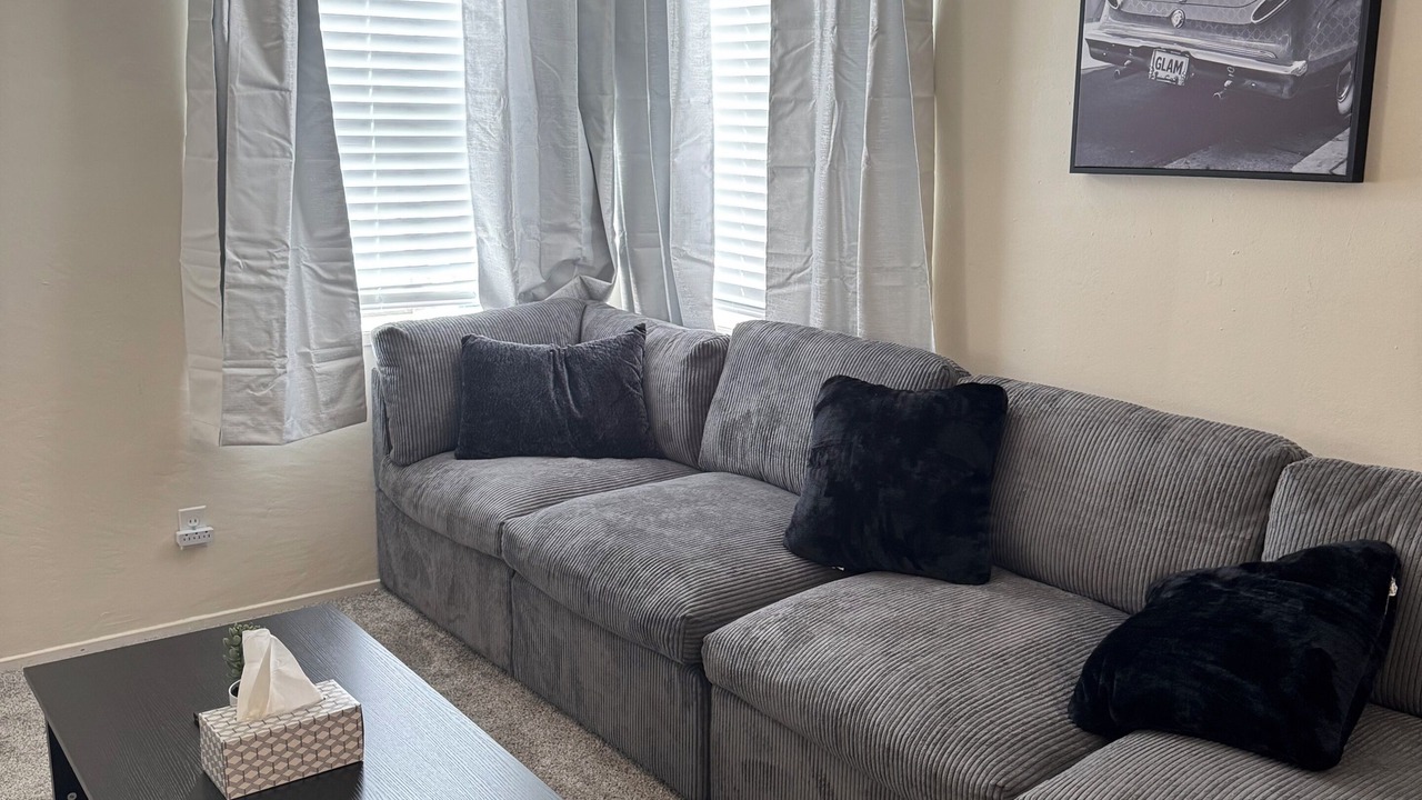 Photo of Livingroom in Upper Telegraph