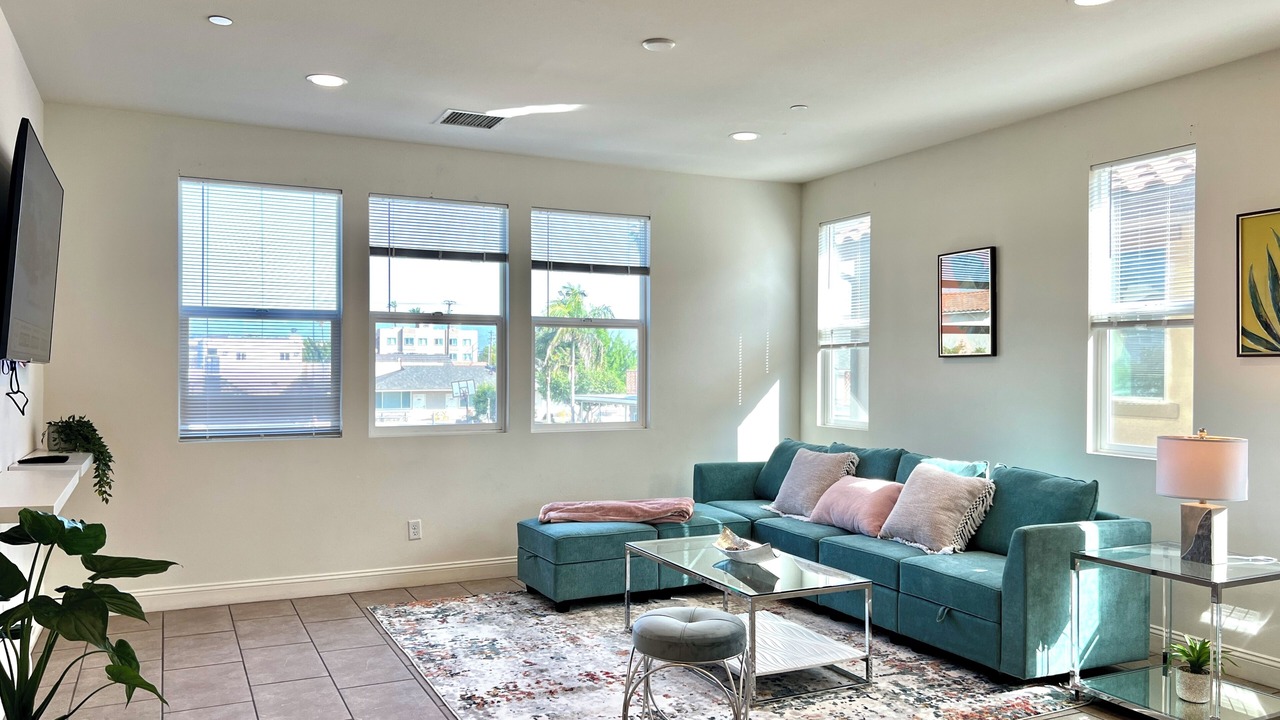 Photo of Livingroom in Baldwin Park