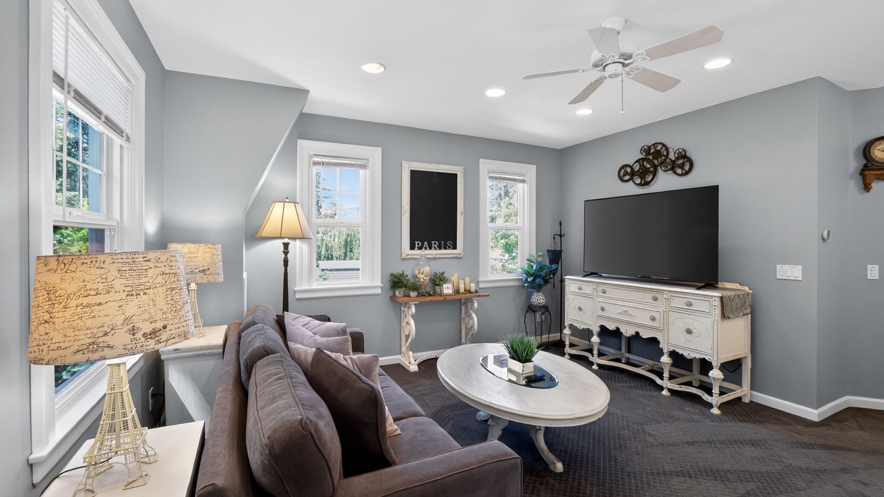 Photo of Livingroom in Oak Grove