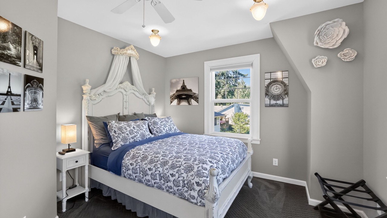 Photo of Bedroom in Oak Grove