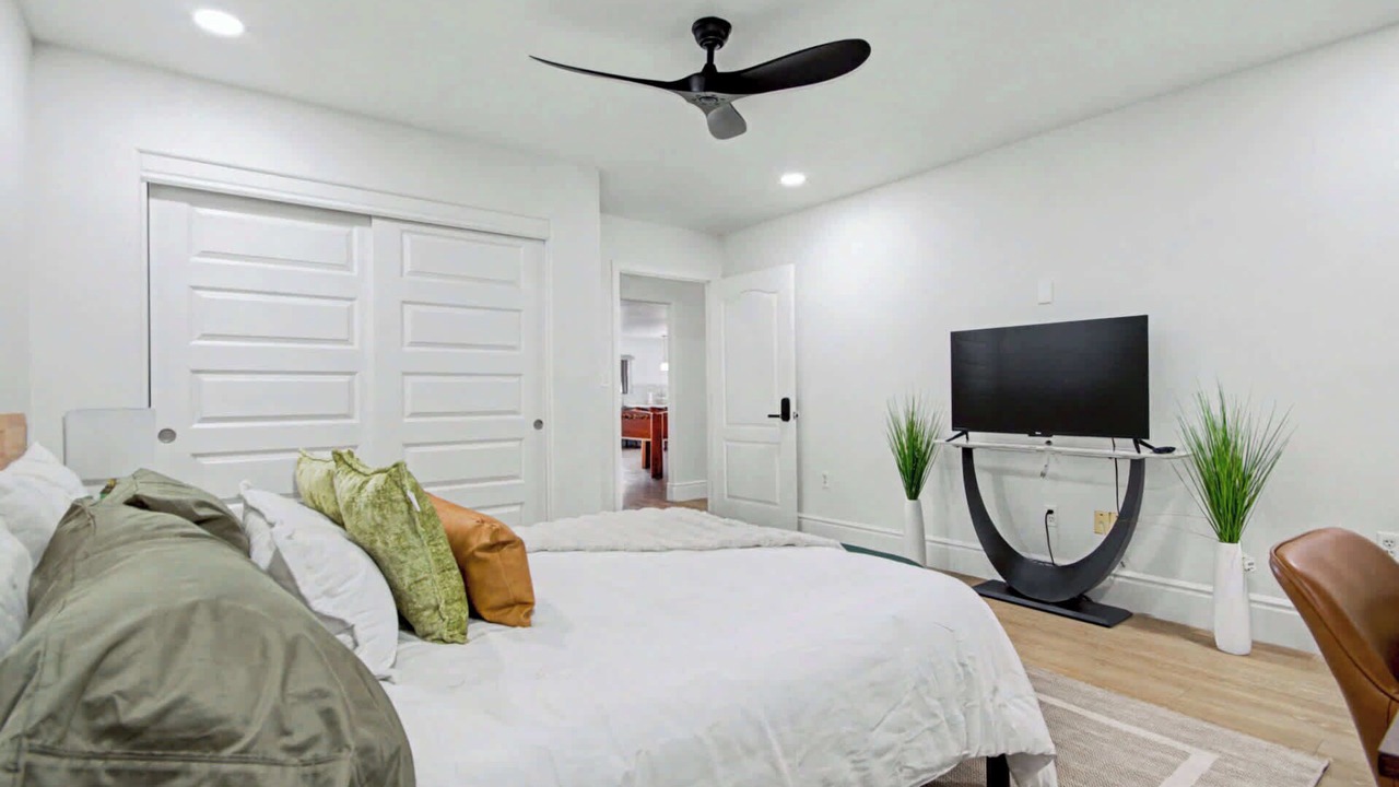 Photo of Bedroom in Enterprise