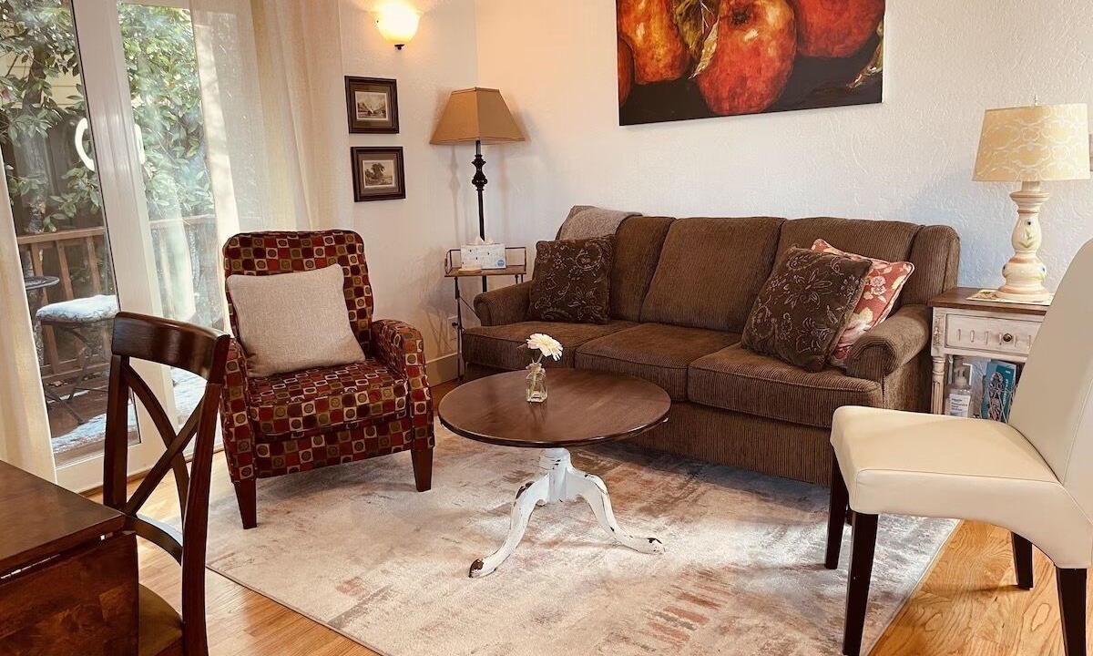 Photo of Livingroom in Historic Downtown District