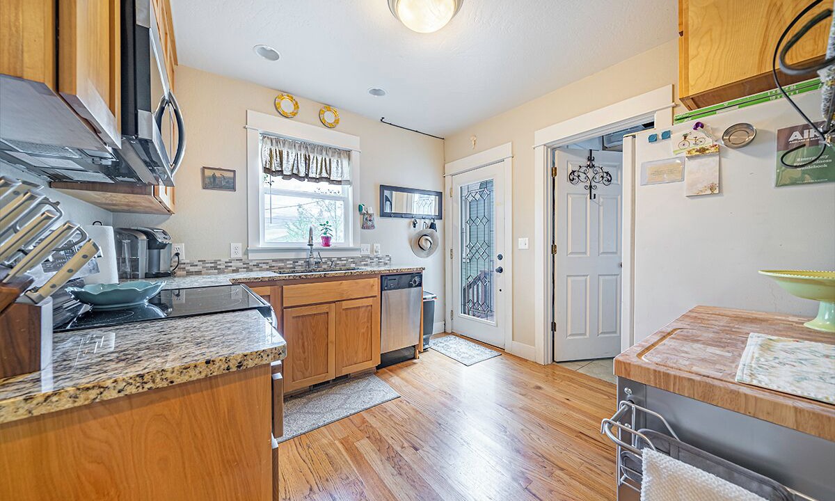 Photo of Kitchen in Historic Railroad District