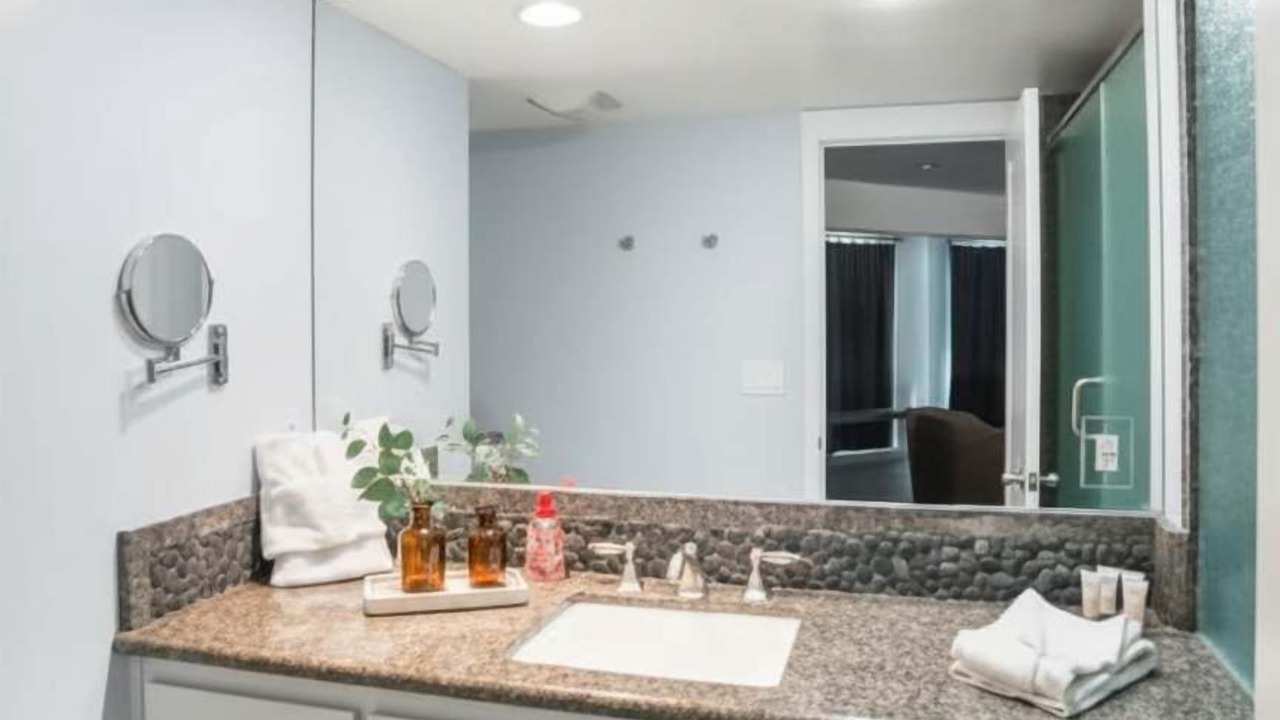 Photo of Bathroom in Bijou Park