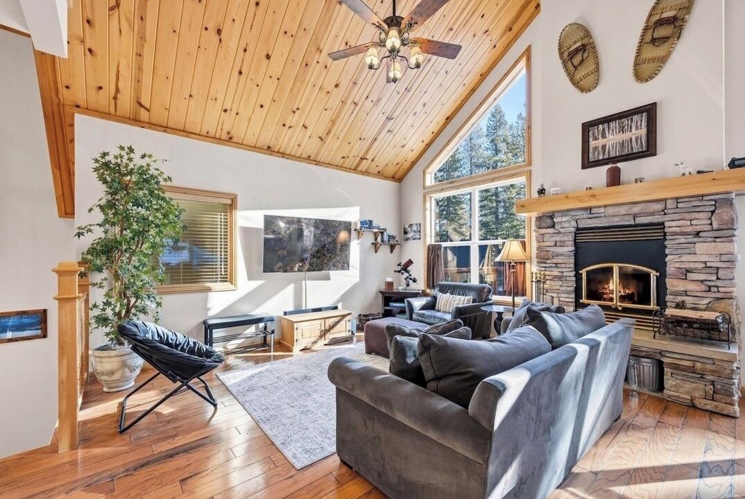 Photo of Livingroom in Serene Lakes