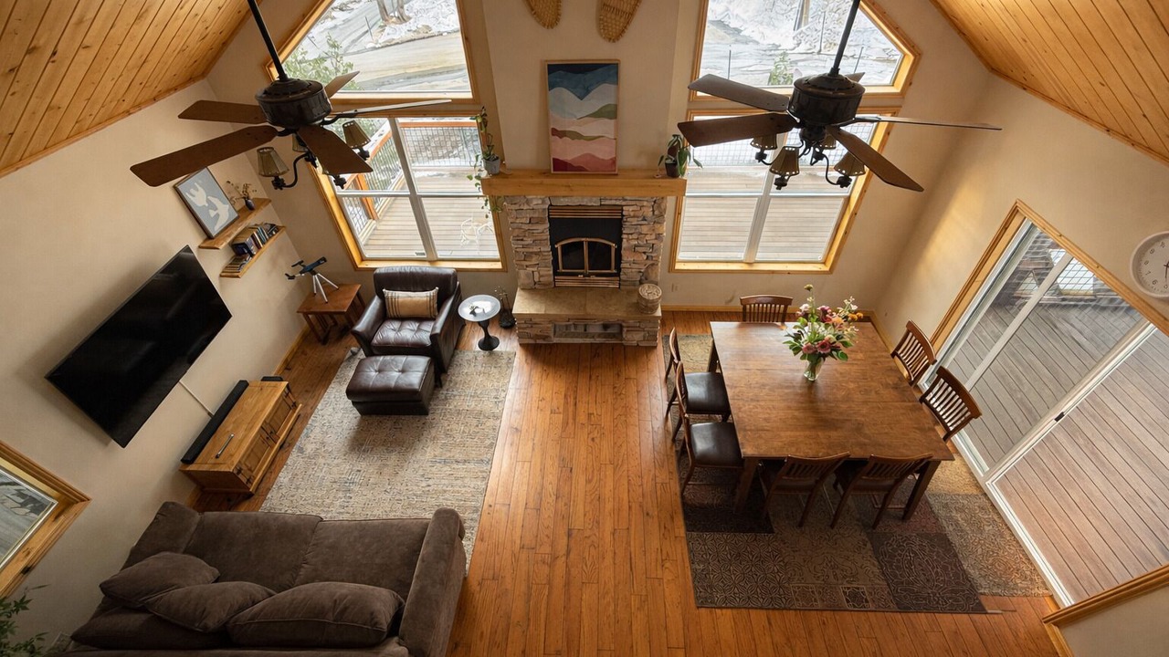 Photo of Livingroom in Serene Lakes