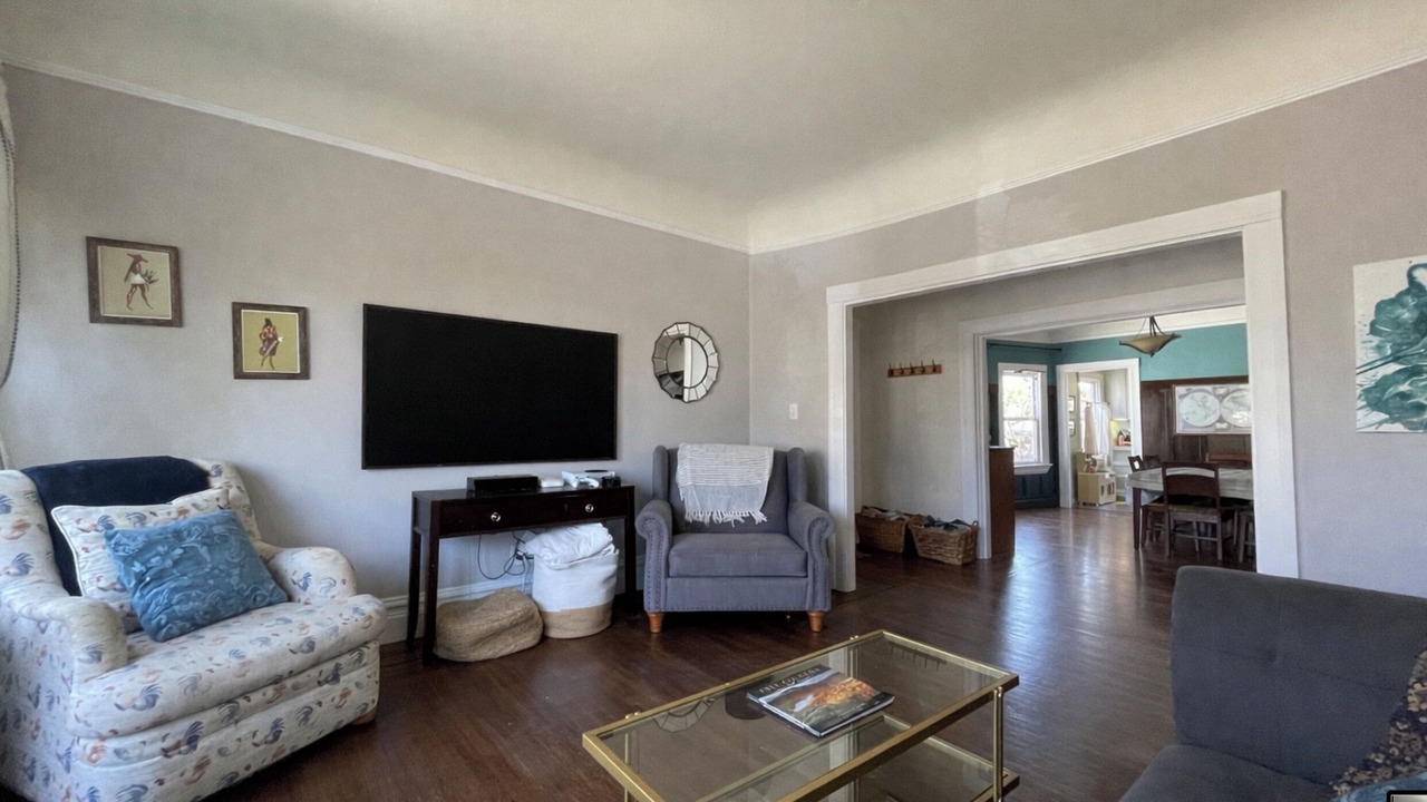 Photo of Livingroom in Bushrod