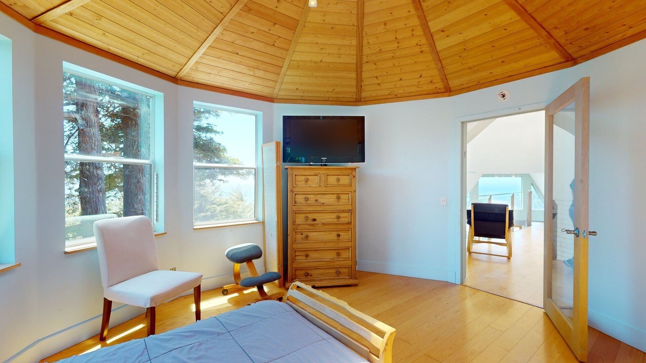 Photo of Bedroom in Gualala