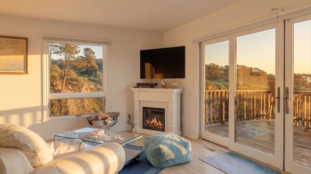 Photo of Livingroom in Jenner