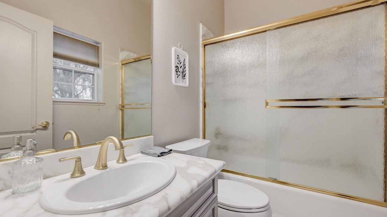Photo of Bathroom in Canyon Gate