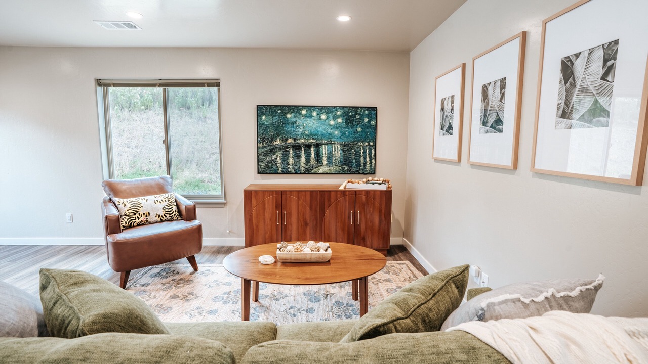 Photo of Livingroom in Humboldt Hill