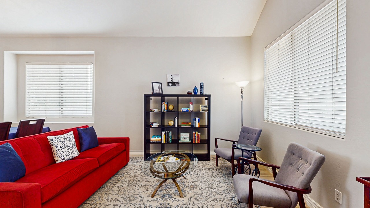 Photo of Livingroom in Desert Ridge