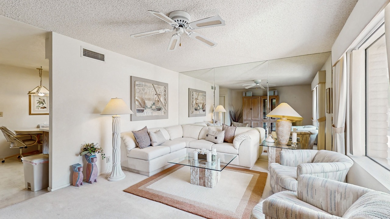 Photo of Livingroom in Sunland Village East
