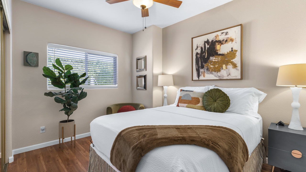 Photo of Bedroom in Racquet Club West
