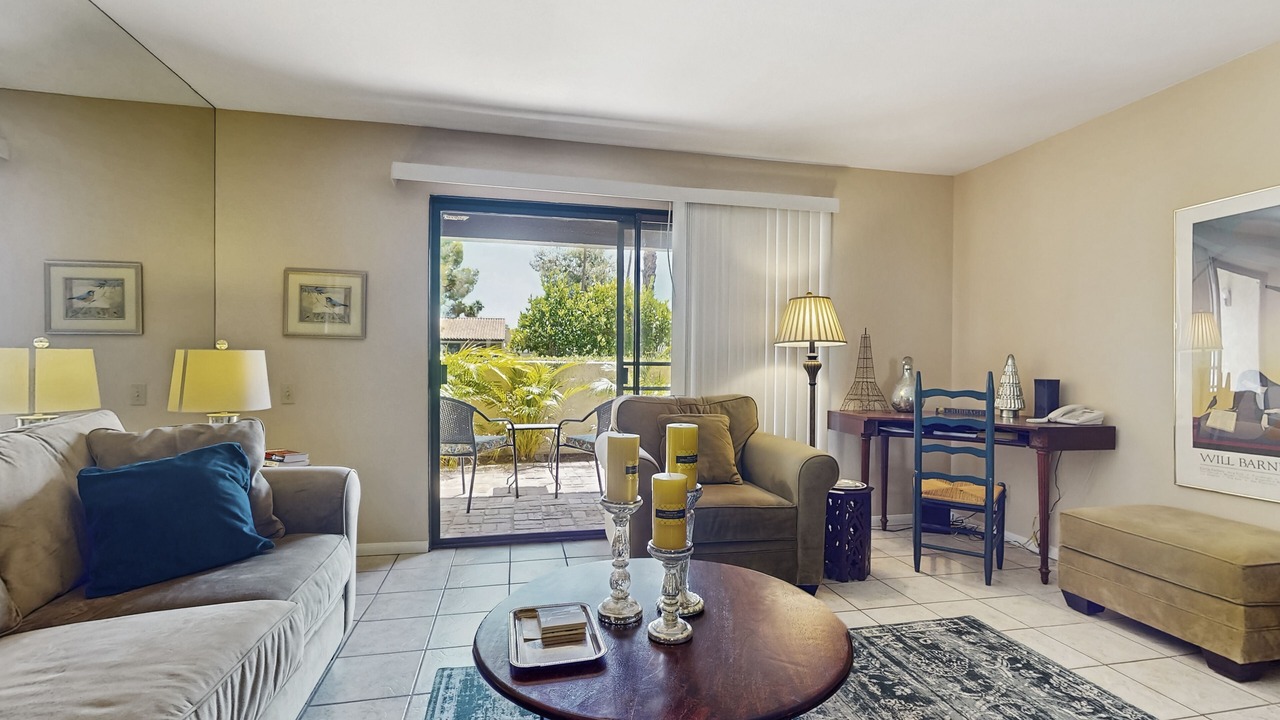Photo of Livingroom in Canyon Corridor