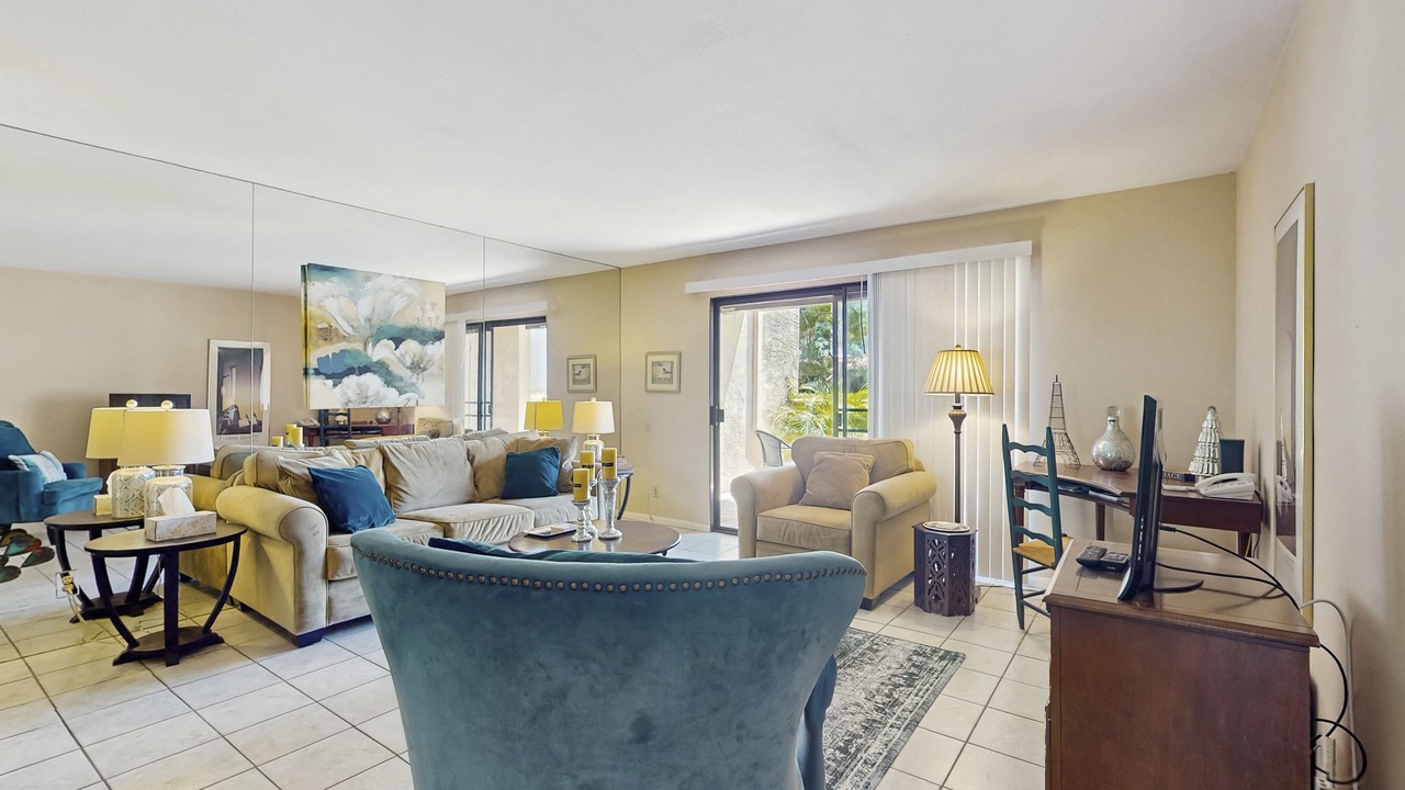 Photo of Livingroom in Canyon Corridor