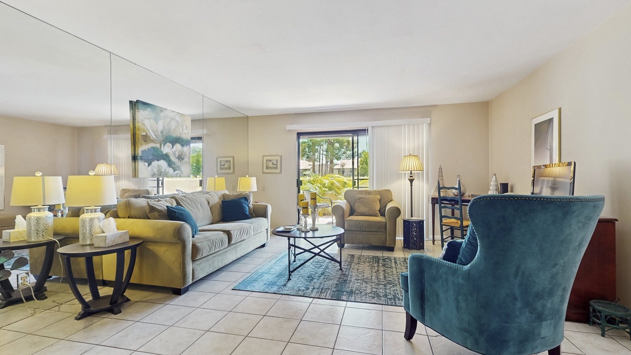 Photo of Livingroom in Canyon Corridor