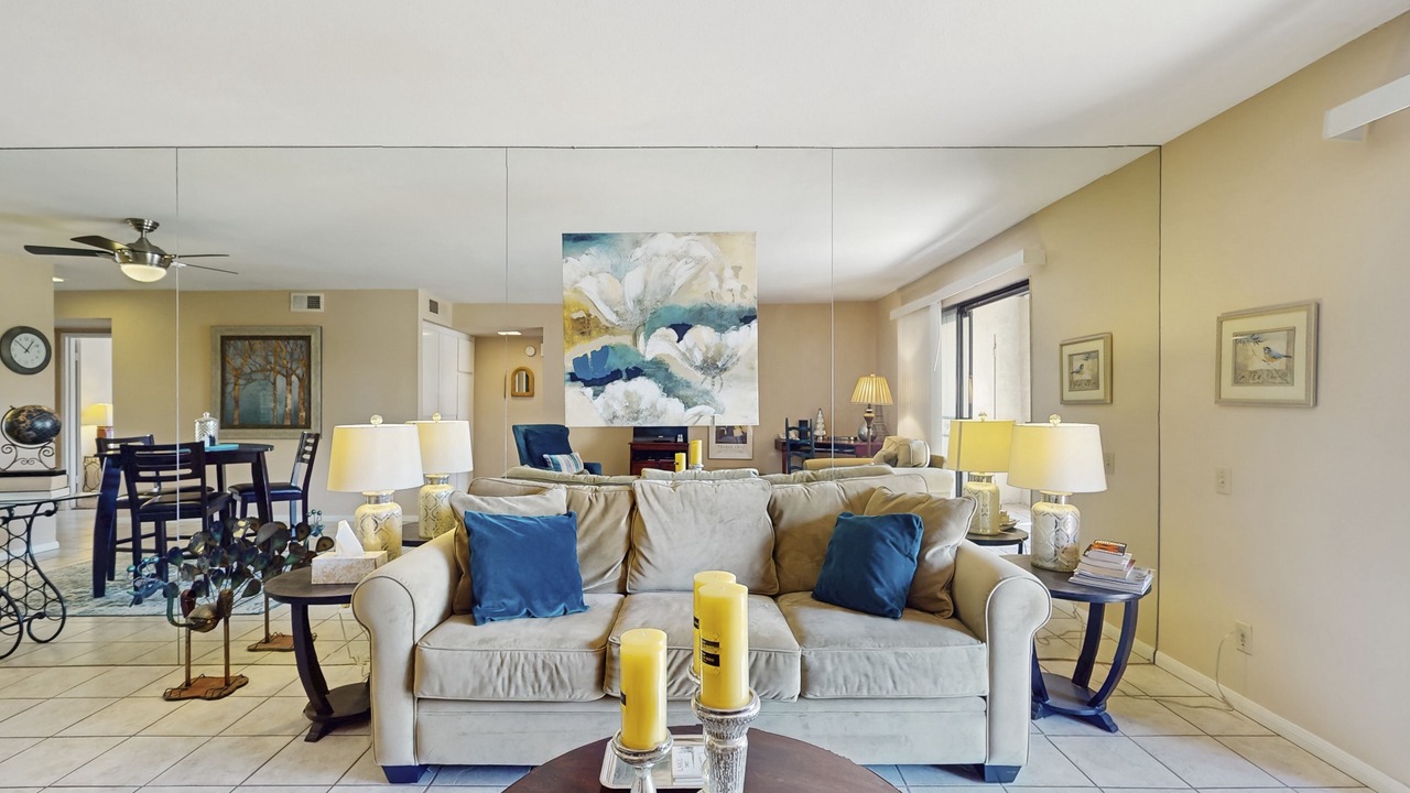 Photo of Livingroom in Canyon Corridor