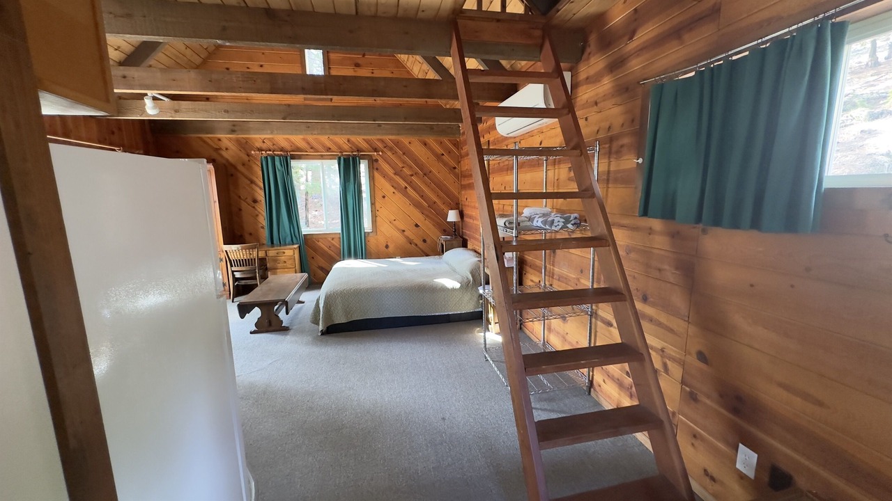 Photo of Bedroom in Weed