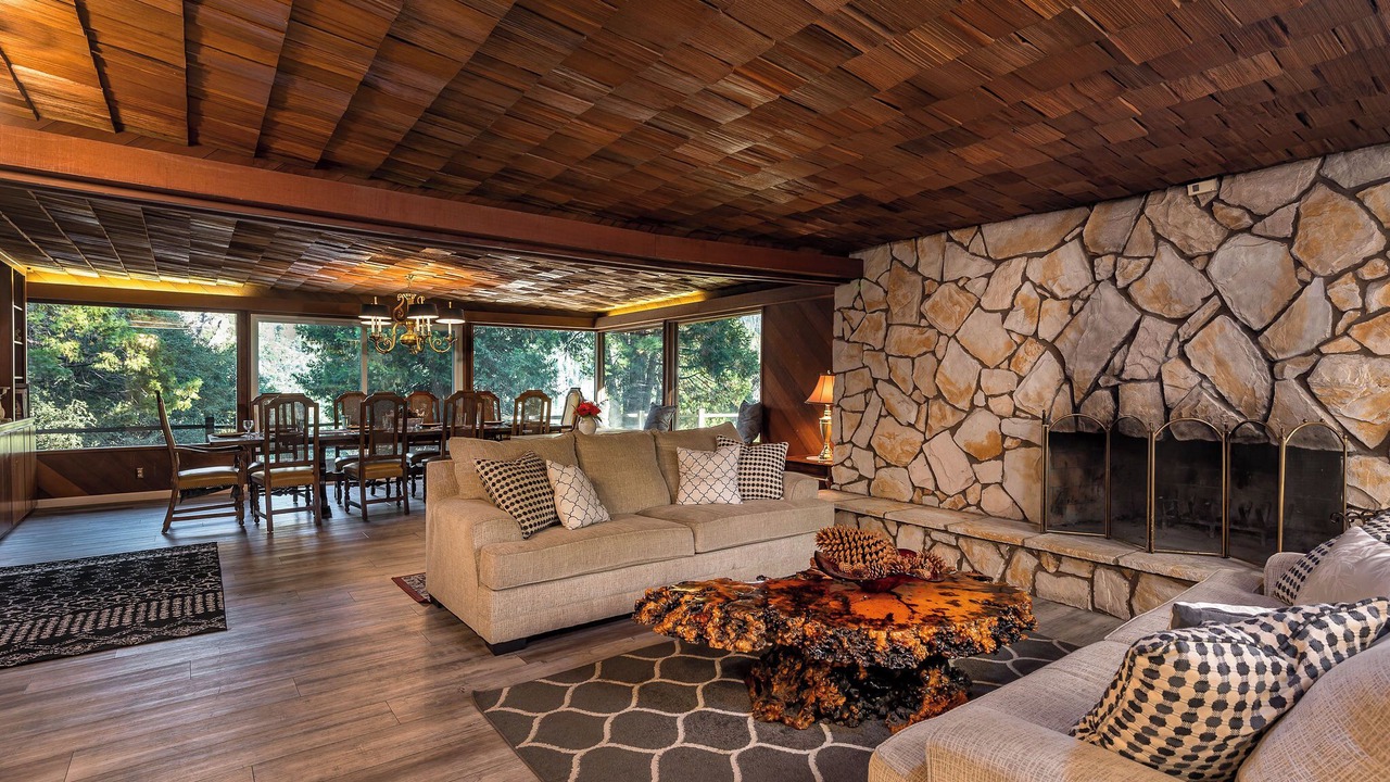 Photo of Livingroom in Springville