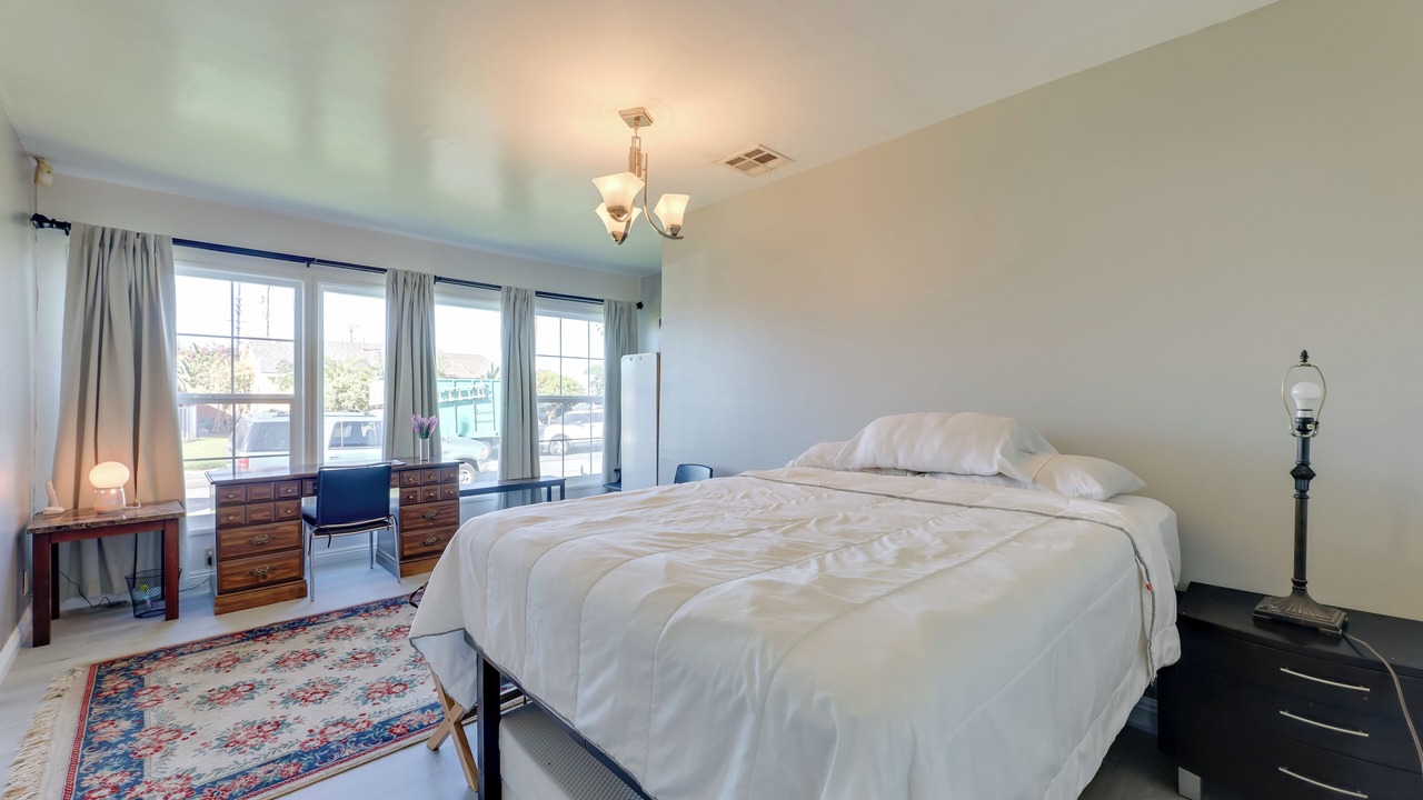Photo of Bedroom in Bellflower