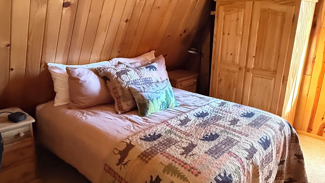 Photo of Bedroom in Cold Springs