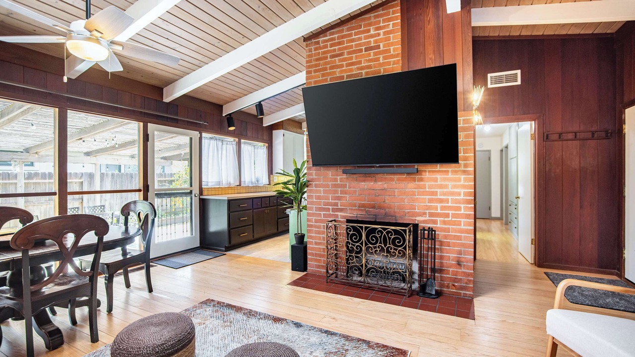 Photo of Livingroom in Central Davis