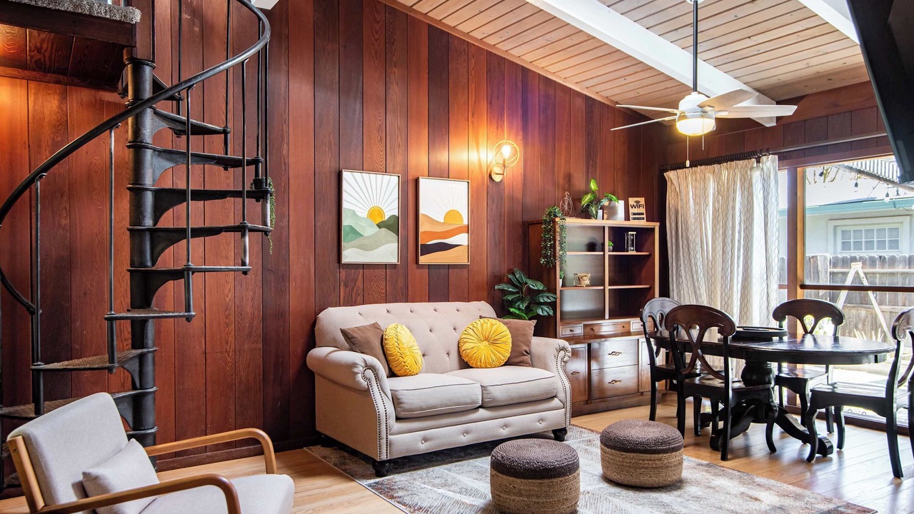 Photo of Livingroom in Central Davis