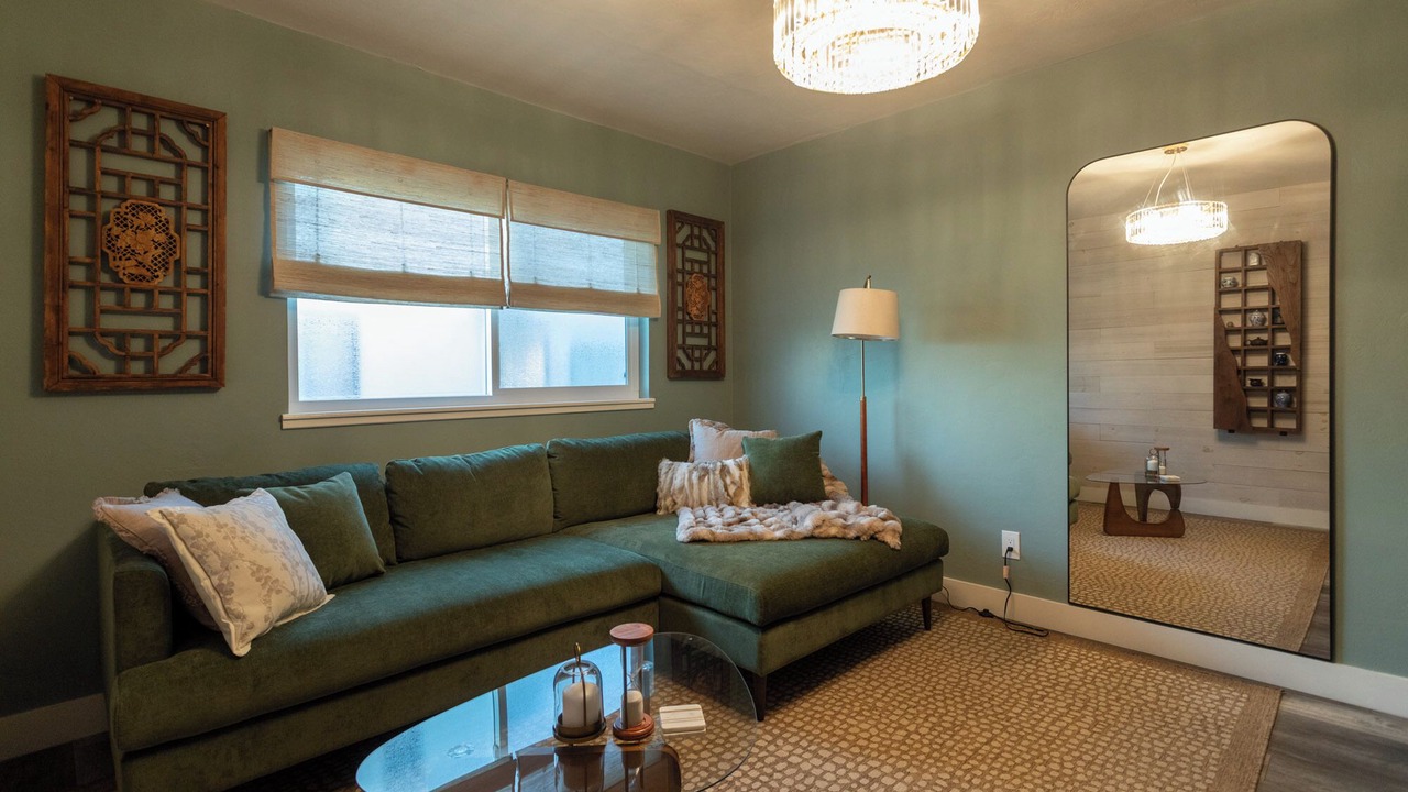 Photo of Livingroom in North and East