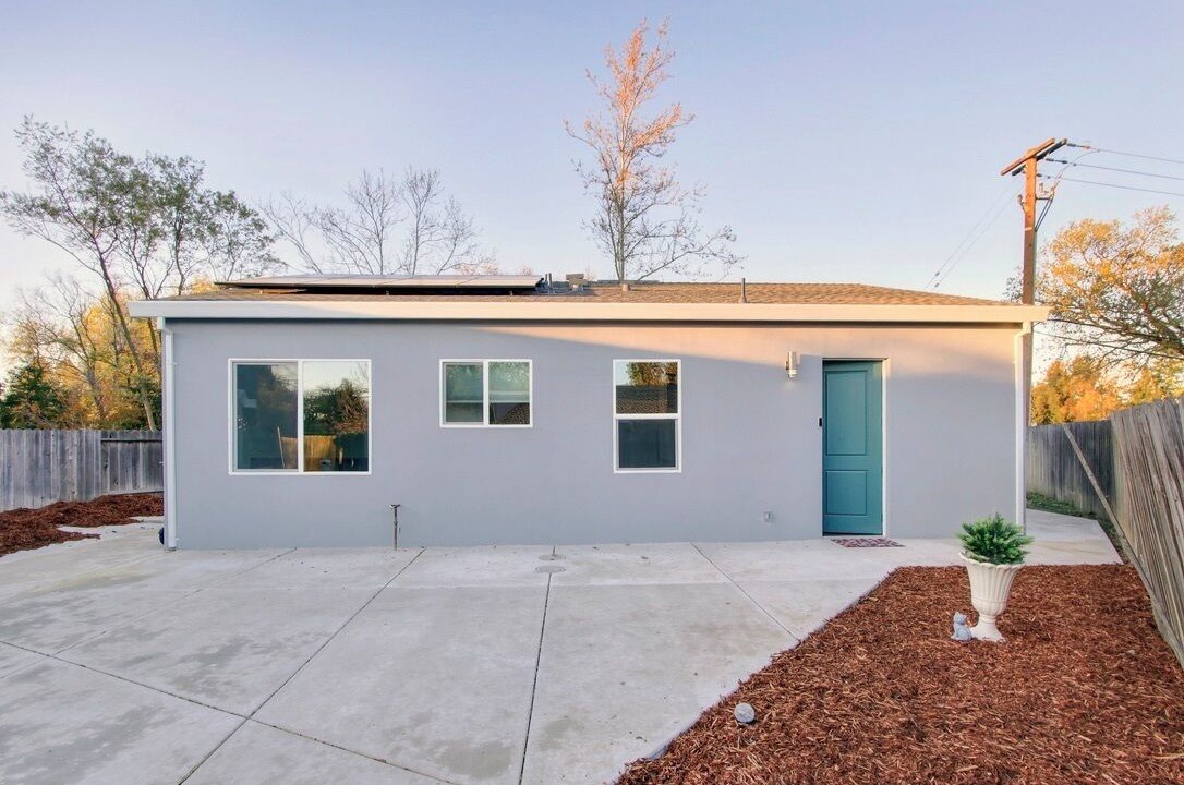 Photo of Outdoor in West Davis Manor