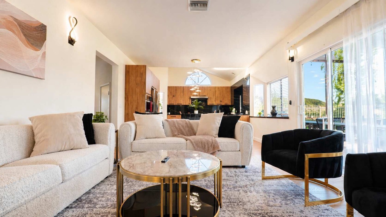 Photo of Livingroom in Santa Clarita