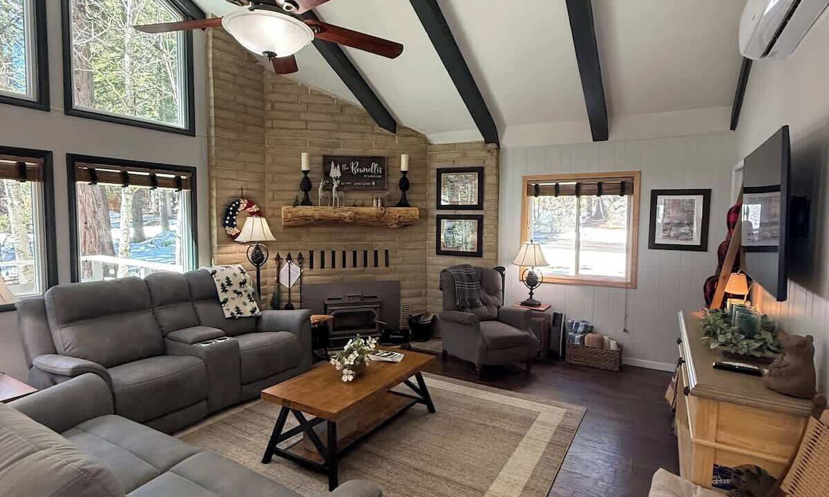 Photo of Livingroom in Sierra Cedars