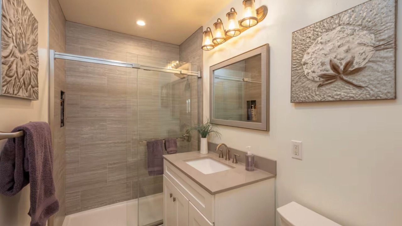 Photo of Bathroom in Lincoln Acres
