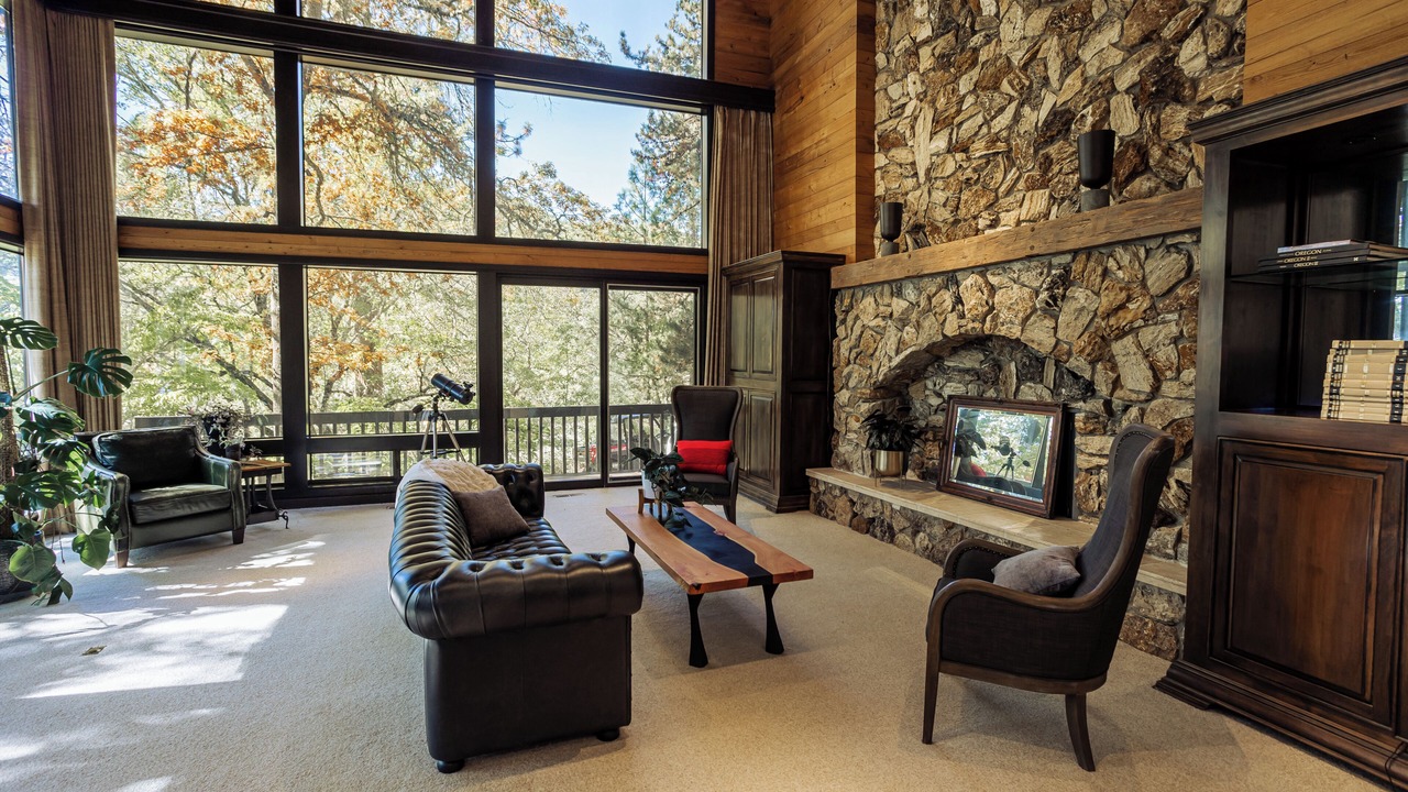 Photo of Livingroom in Rogue River