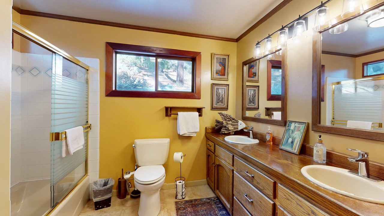 Photo of Bathroom in Round Hill Village