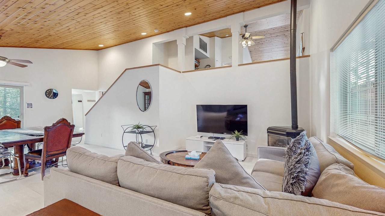 Photo of Livingroom in Country Club Estates