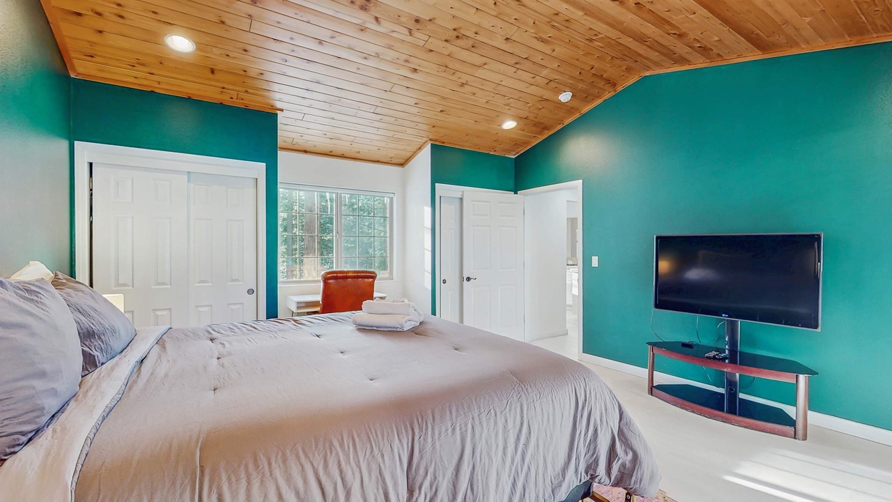 Photo of Bedroom in Country Club Estates