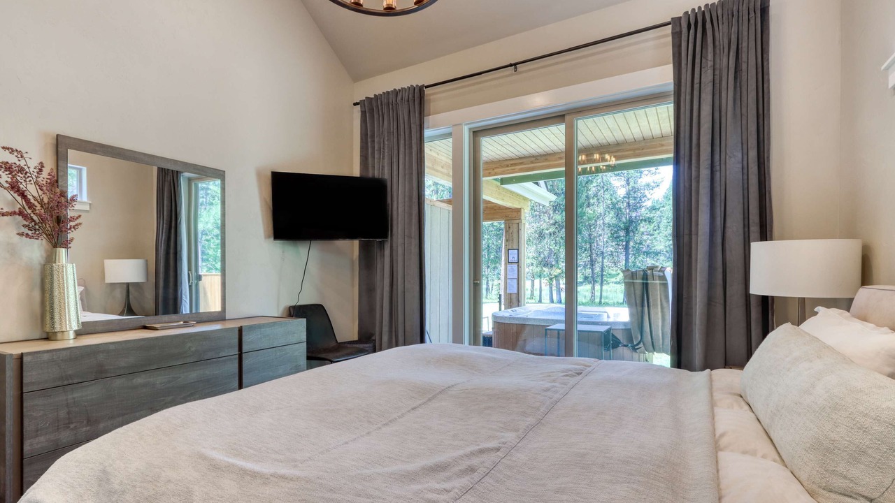 Photo of Bedroom in Oregon Water Wonderland