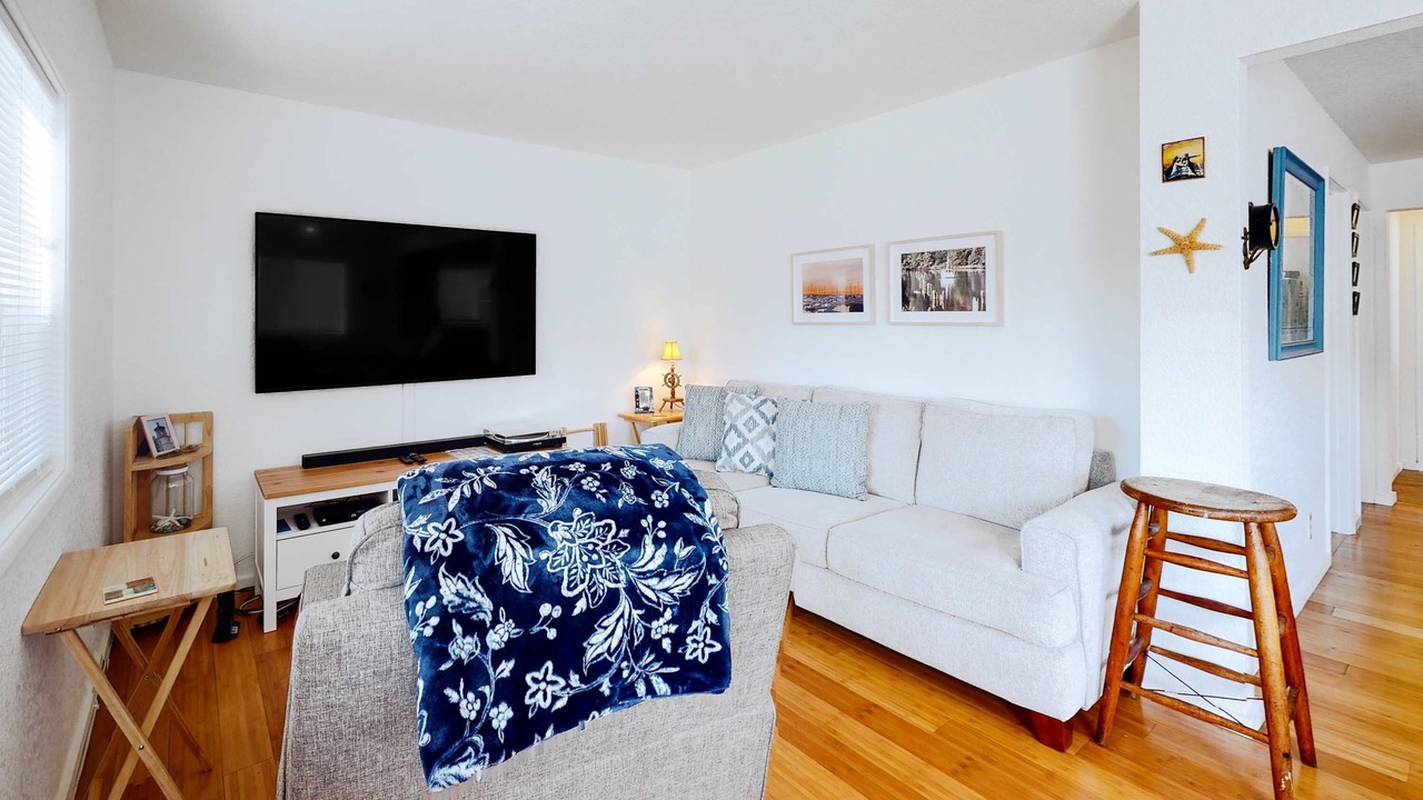 Photo of Livingroom in Winchester Bay