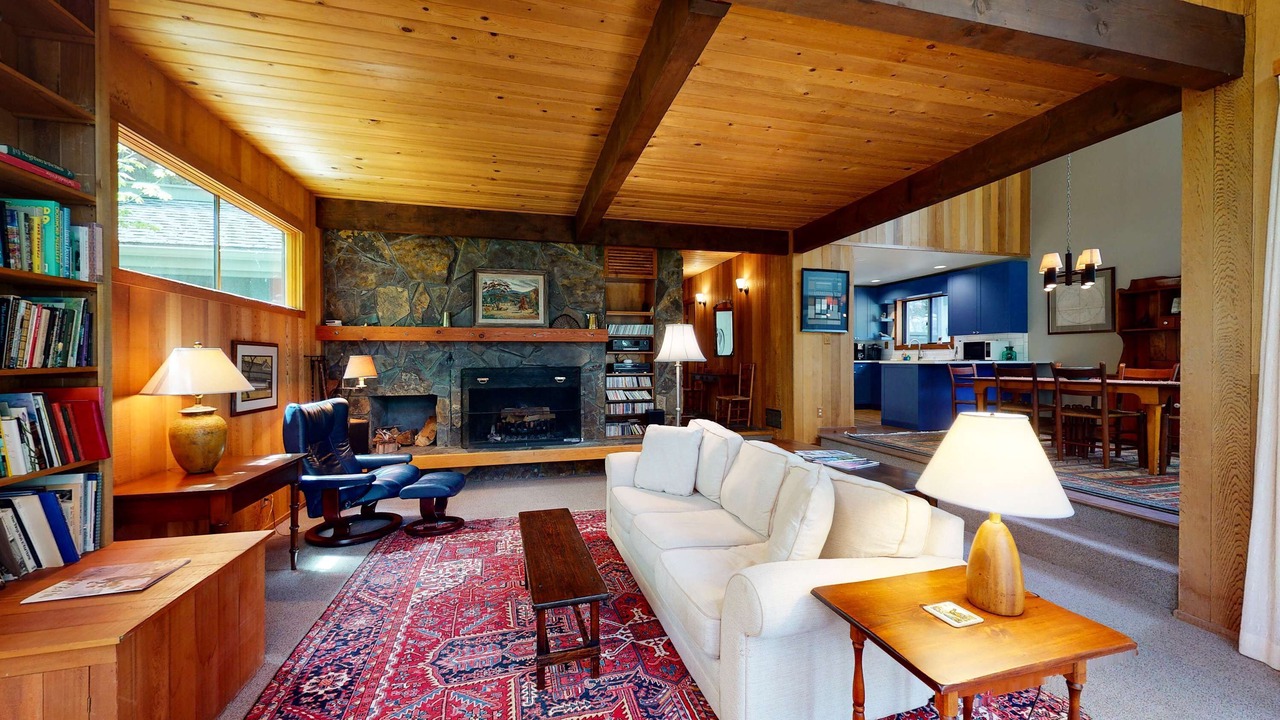 Photo of Livingroom in Black Butte Ranch