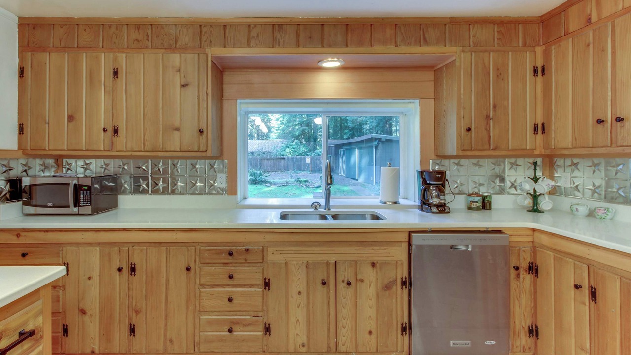 Photo of Kitchen in McKenzie Bridge